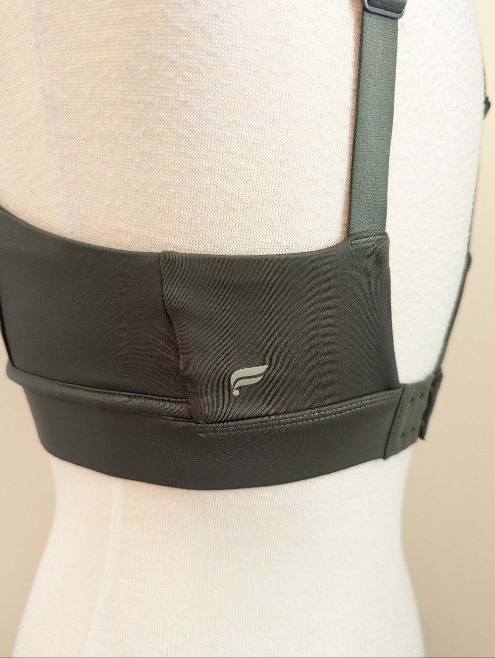 Fabletics All Day Every Day Adjustable Convertible Sports Bra Safari Green M - Picture 11 of 12